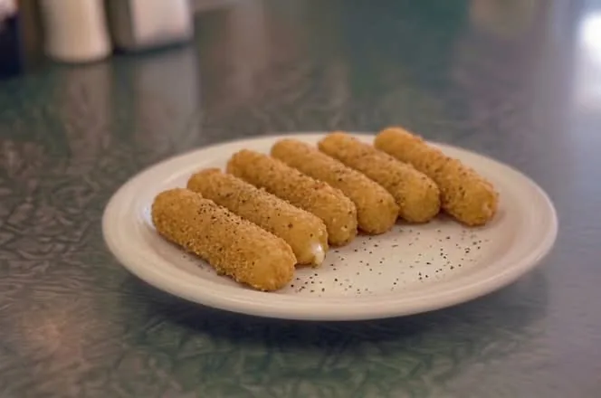 Mozzarella Sticks (6 pcs)